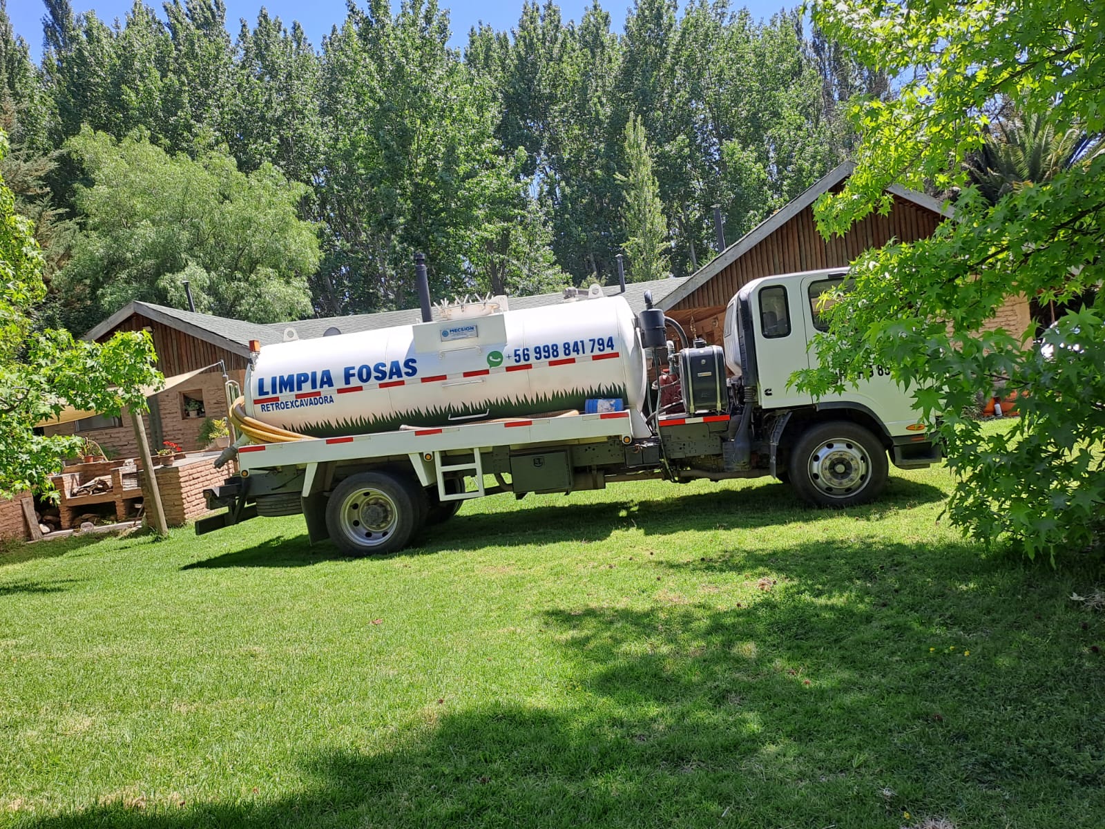 Somos Limpia Fosa Héctor Díaz
